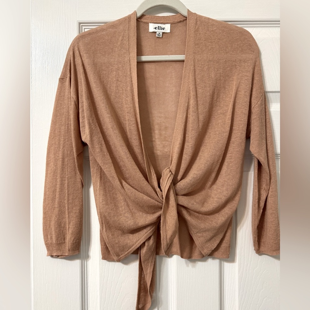 Lightweight 3/4 sleeve sweater. Adjustable tie bottom. Peach color. Womens Md.